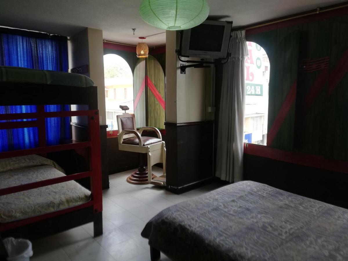 Bed and Breakfast Flying Donkey à Otavalo Extérieur photo