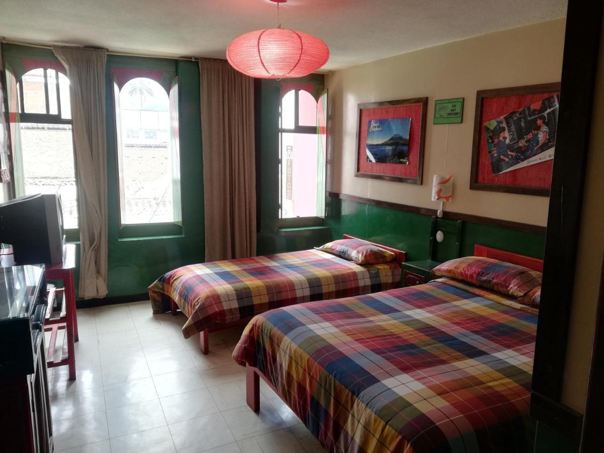 Bed and Breakfast Flying Donkey à Otavalo Extérieur photo