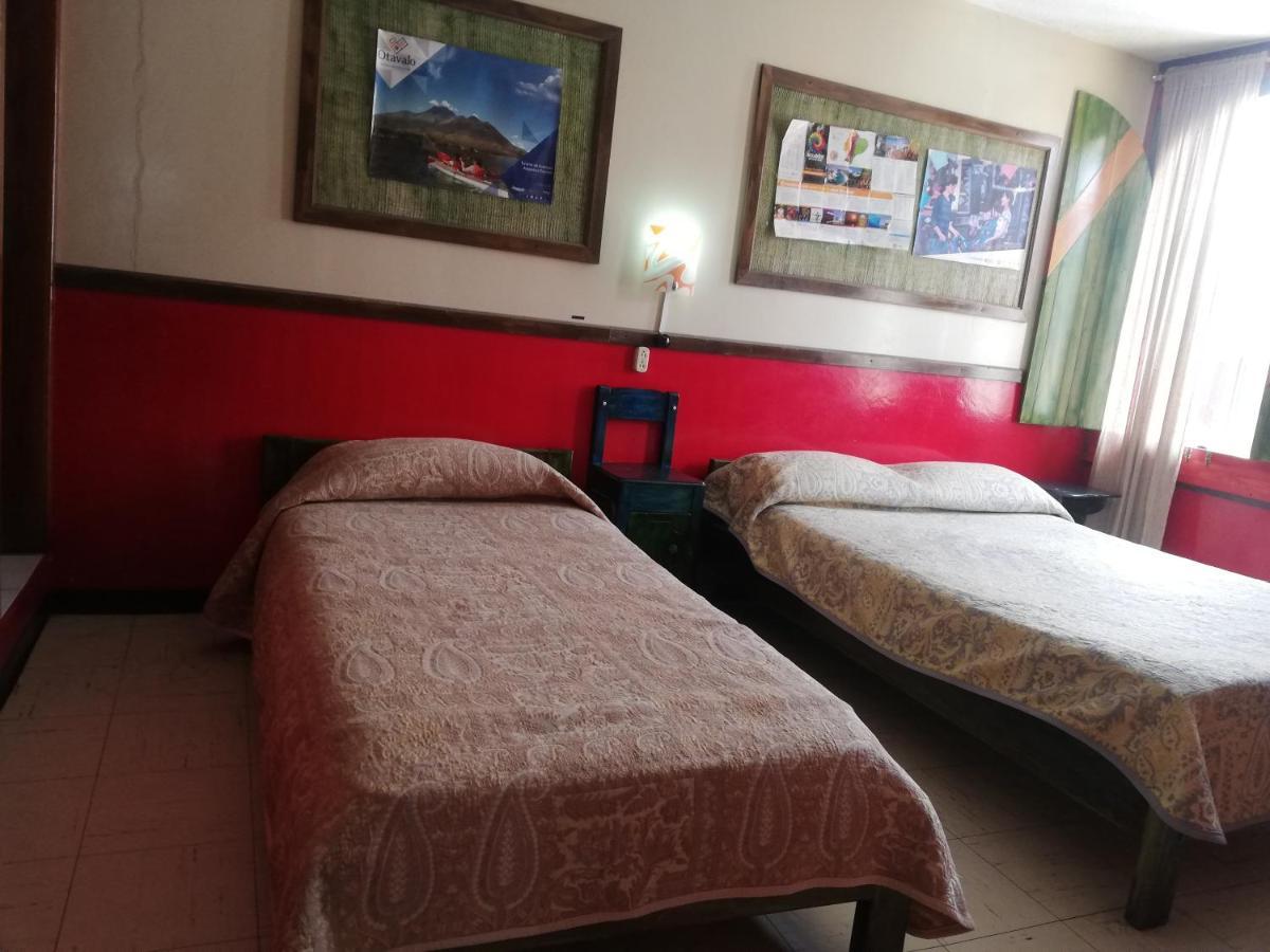 Bed and Breakfast Flying Donkey à Otavalo Extérieur photo