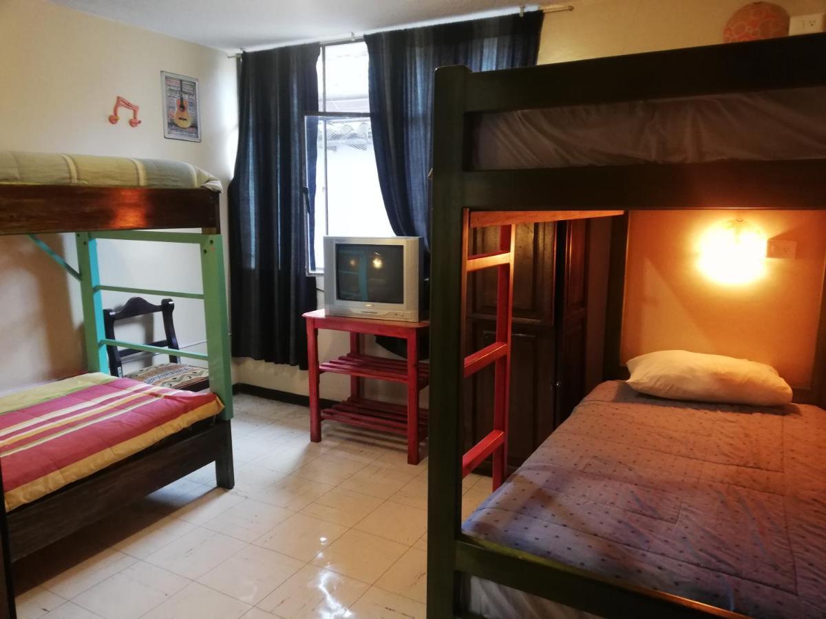 Bed and Breakfast Flying Donkey à Otavalo Extérieur photo