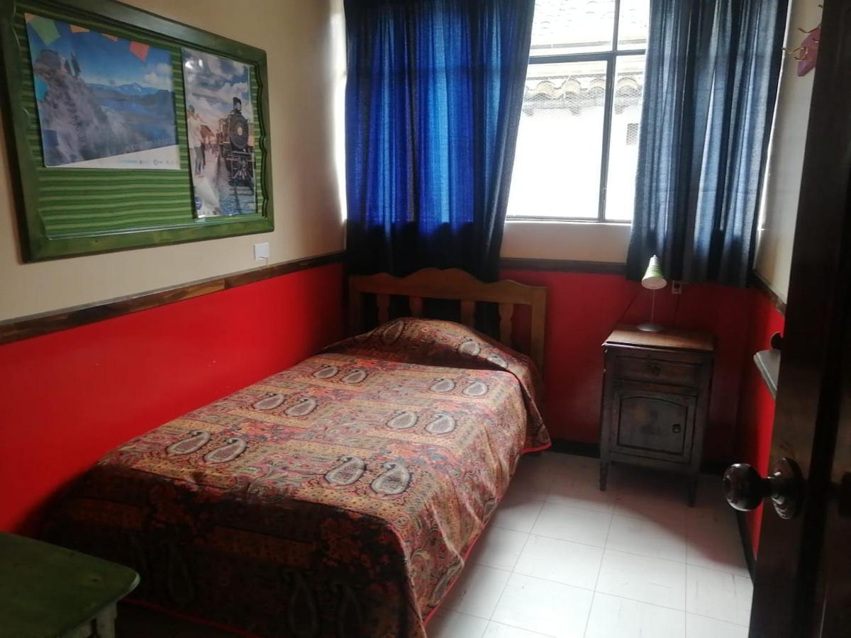 Bed and Breakfast Flying Donkey à Otavalo Extérieur photo