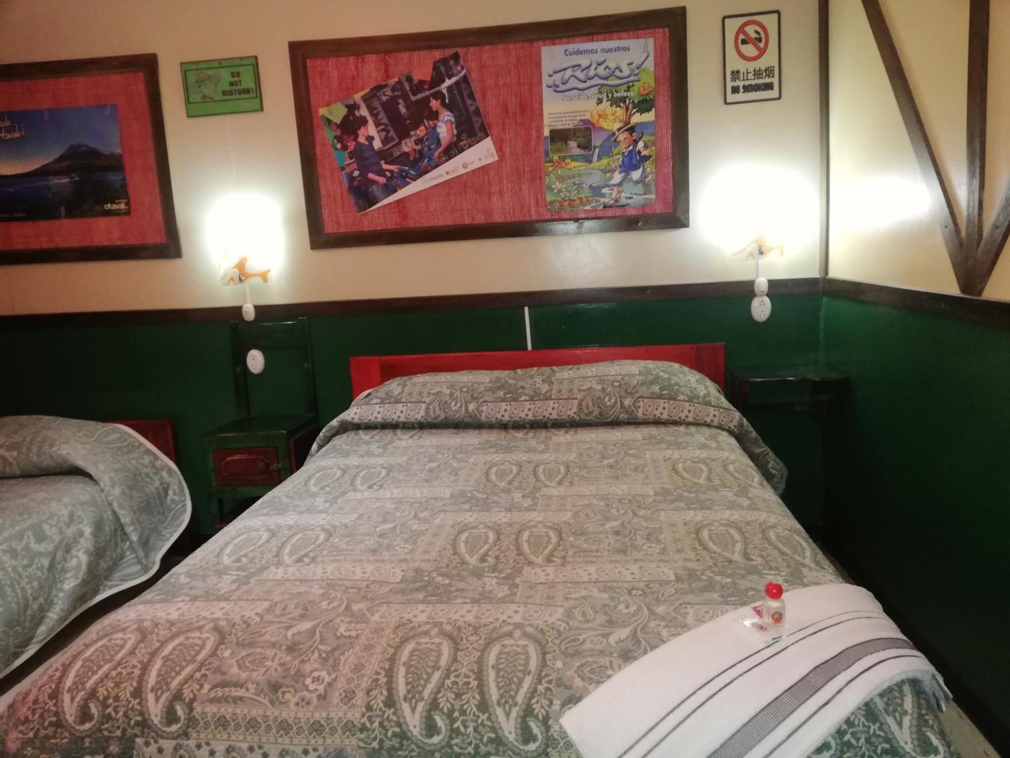 Bed and Breakfast Flying Donkey à Otavalo Extérieur photo